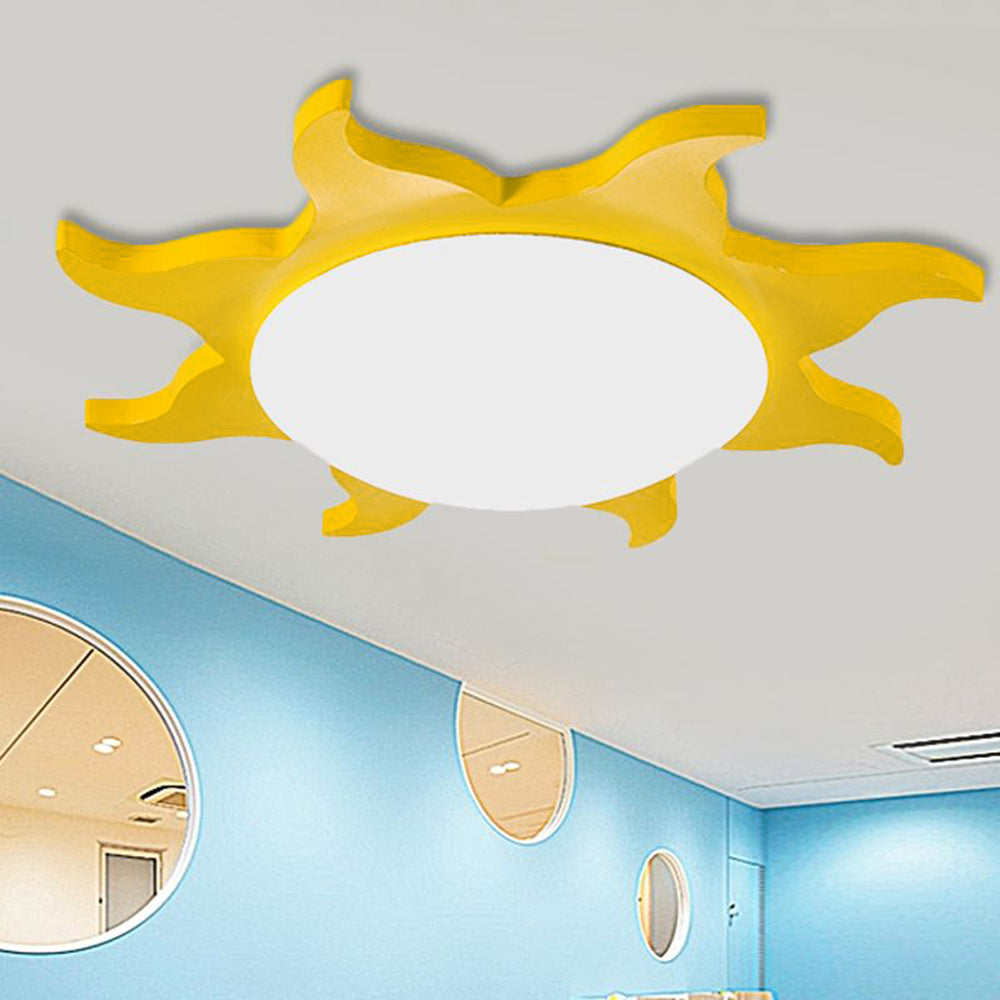 Freja Sun-shaped ceiling lamp, 4 colours 