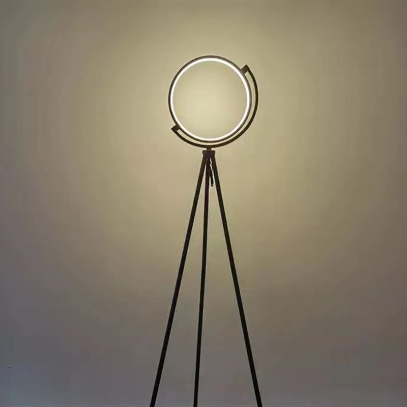 Salgado Moderne Circle Tripod Metal Gulvlampe, Sort/Guld