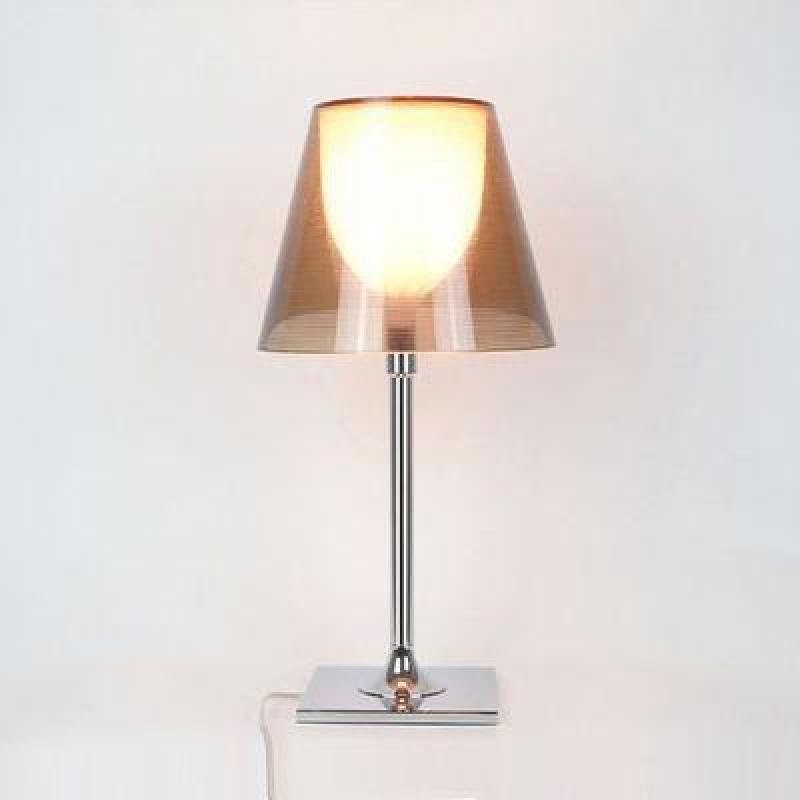 Italiensk Designer Bordlampe i Akryl - Las Sola-DK